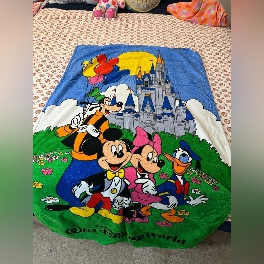 Vintage 90s Disney World Magic Kingdom Parks Beach Pool Towel